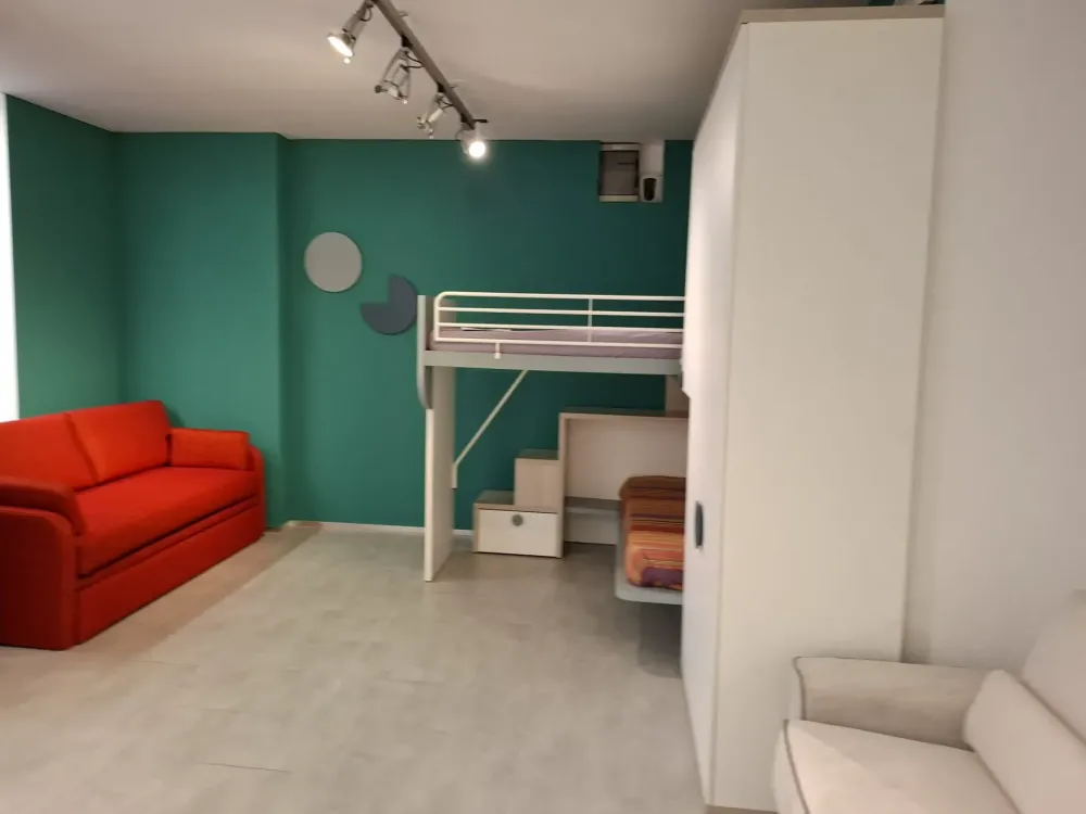 Cameretta in laminato lucido Composizione h120 scontata a PREZZI OUTLET^Doimo CityLine Sale