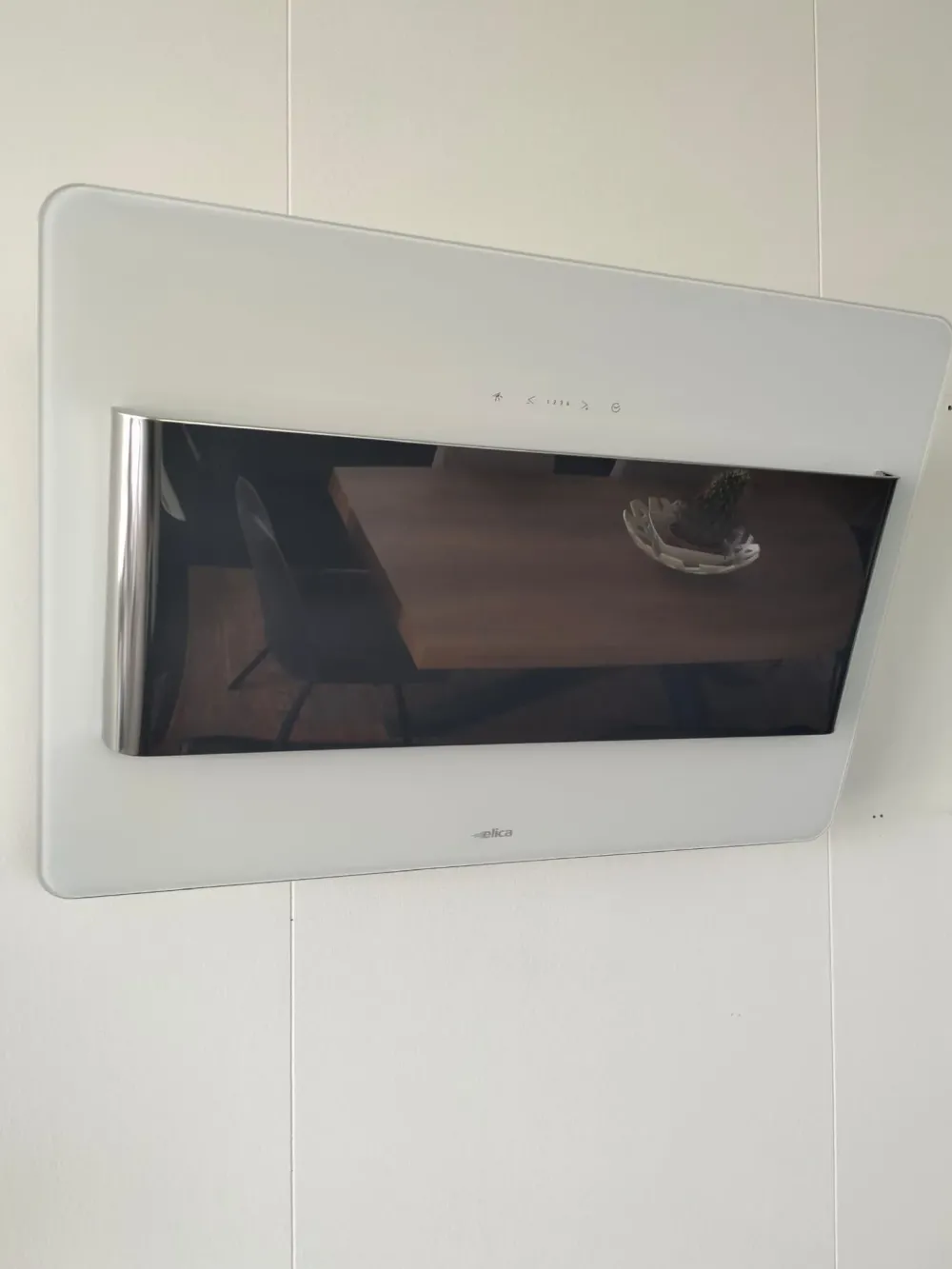 Sale Cappa modello Belt a prezzo scontato Cappe