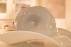 Artigianale Cappello in vetro di murano in stile design a prezzo ribassato- Oggettistica