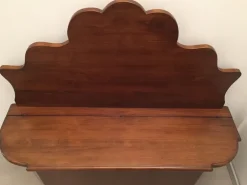 Sale Cassapanca classica sagomata in legno massello tinto noce Scontata del 50% Tavolini