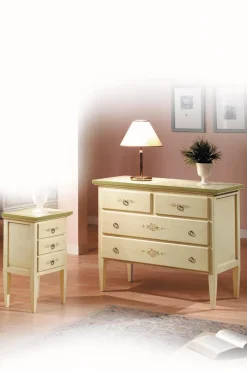 Artigianale Cassetiera modello Comò con comodini laccati avorio con decori in promo-sconto del 55% in Legno in Offerta Outlet- Cassettiere
