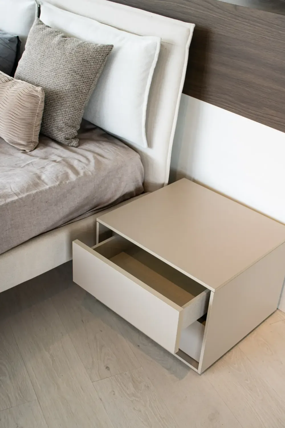 Cinquanta3 Cassettiera modello Bilbao in Laccato opaco in offerta- Cassettiere