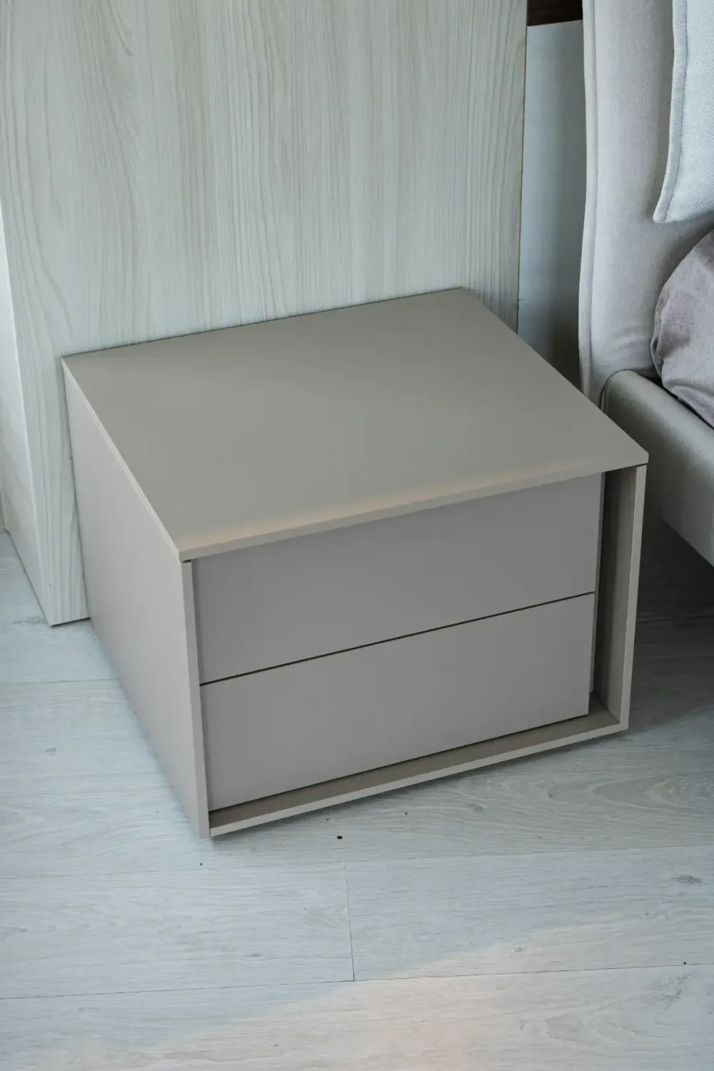 Cinquanta3 Cassettiera modello Bilbao in Laccato opaco in offerta- Cassettiere