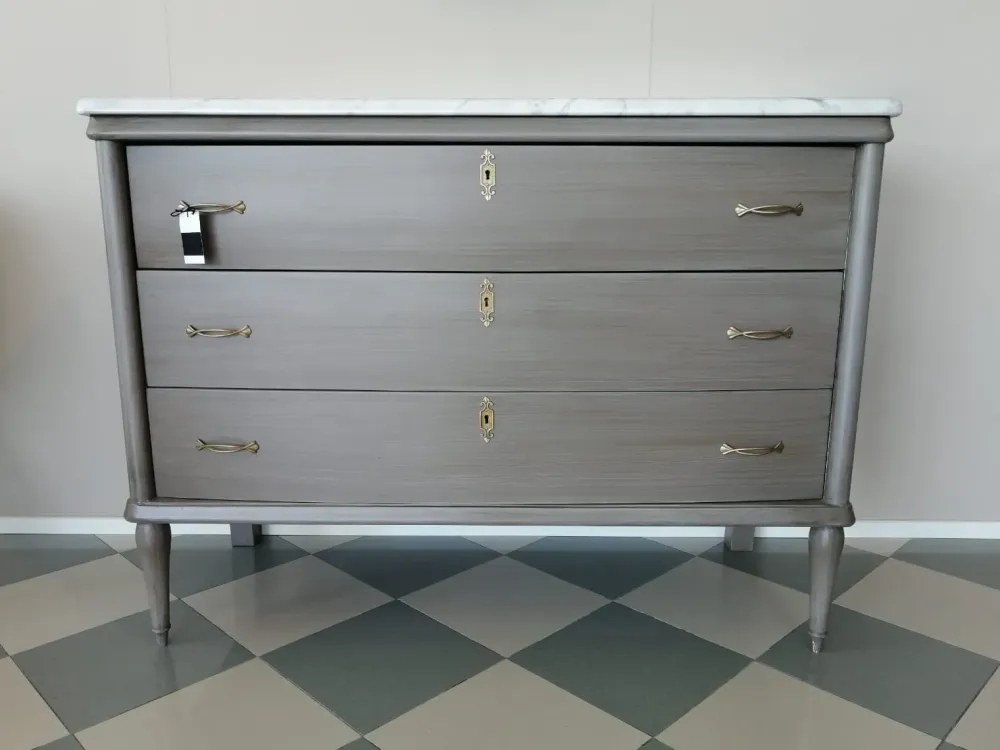 Cassettoni di antiquariato modello Comò antiquario con forte sconto^Minotti Hot