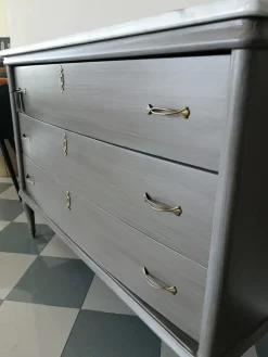 Cassettoni di antiquariato modello Comò antiquario con forte sconto^Minotti Hot