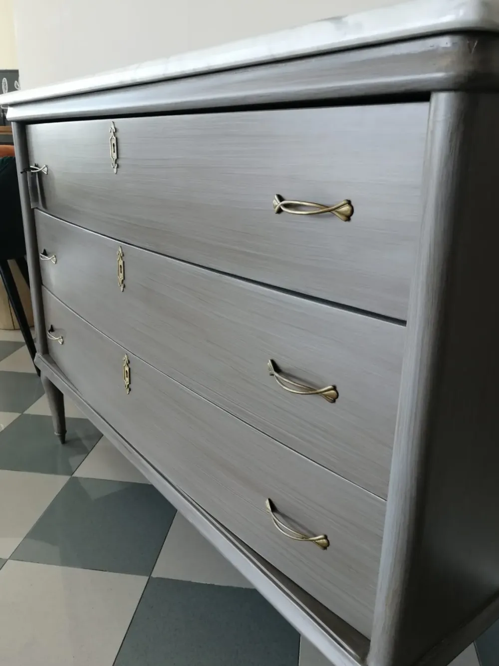 Cassettoni di antiquariato modello Comò antiquario con forte sconto^Minotti Hot