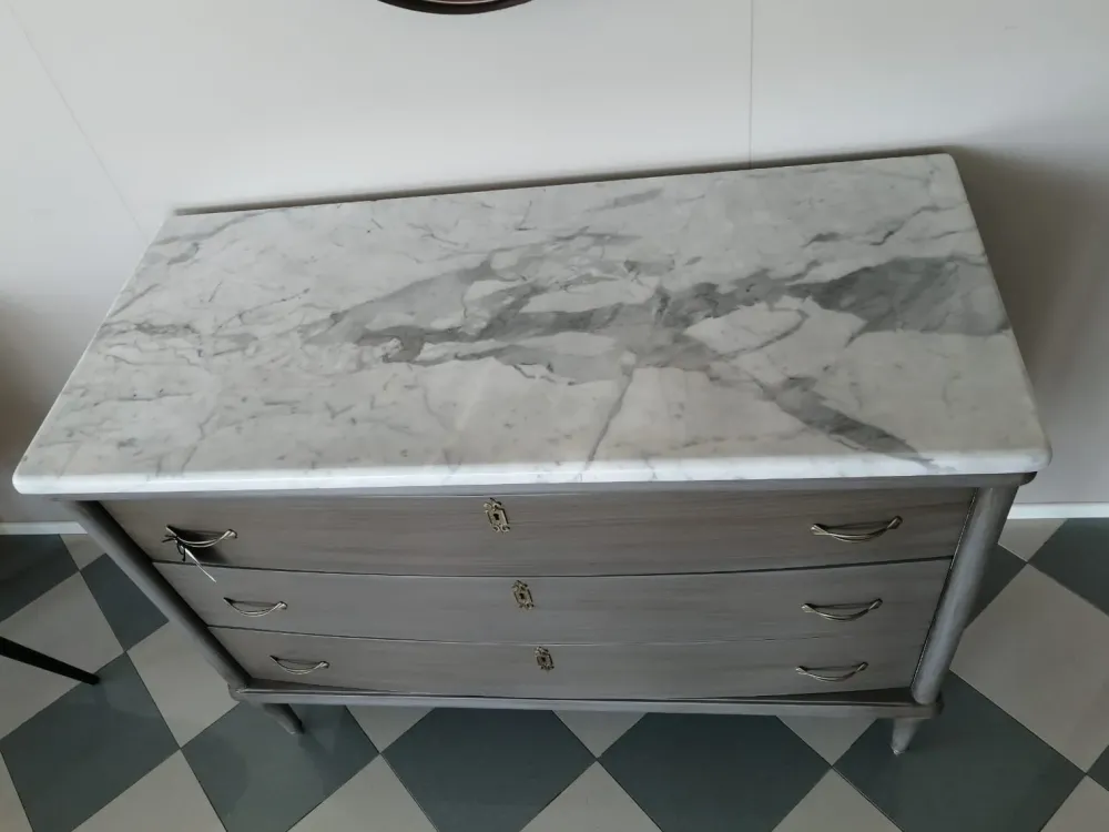 Cassettoni di antiquariato modello Comò antiquario con forte sconto^Minotti Hot