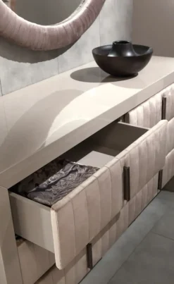 Comodino Como e comodini rivestiti  di scontato del 40% Comodini