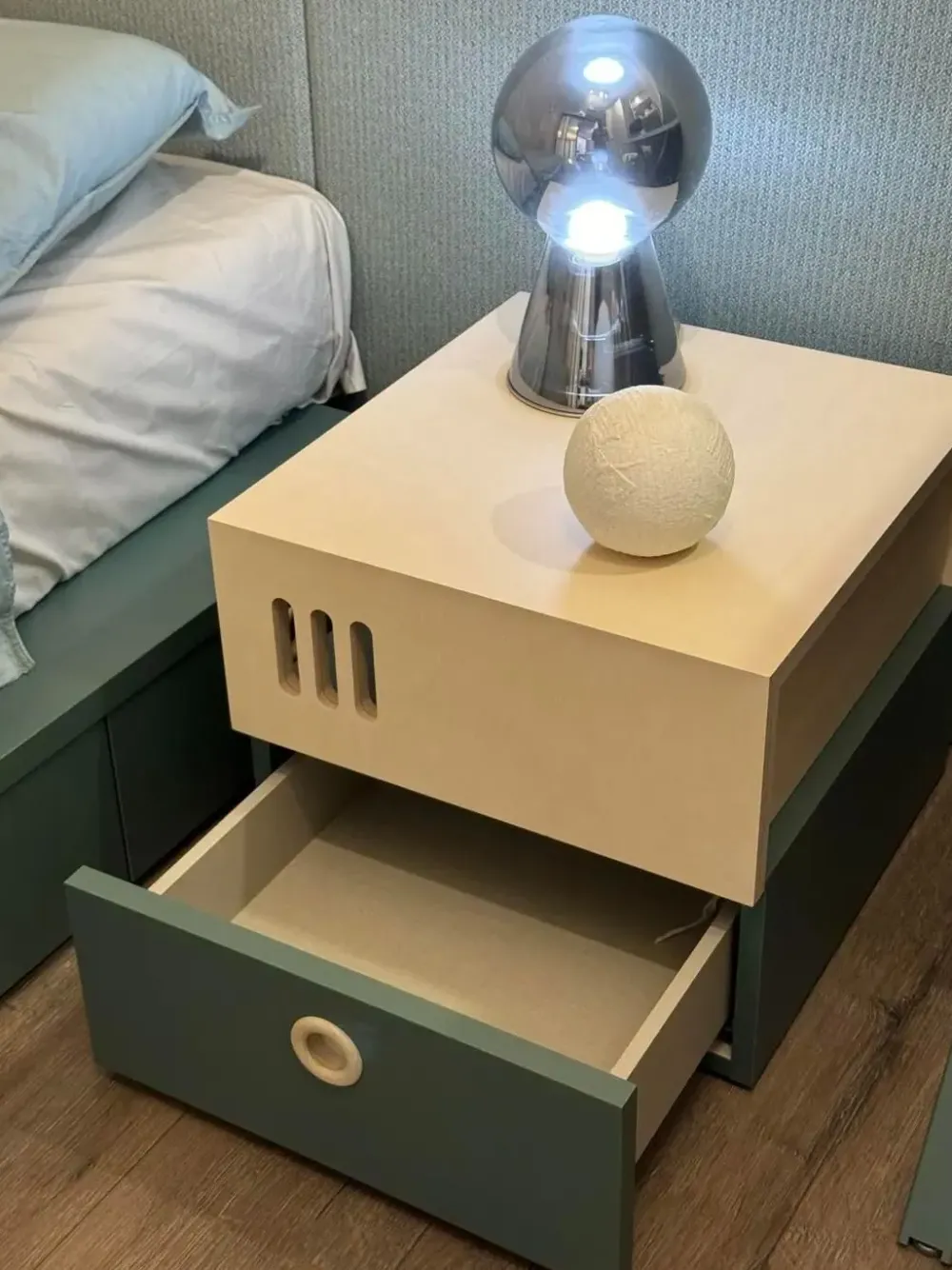 Comodino I nidi di a PREZZI OUTLET^Battistella Sale