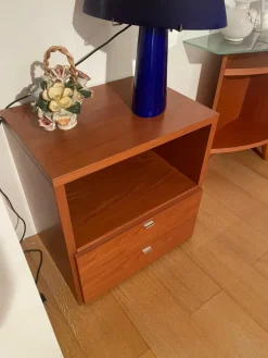 Artigianale Comodino Mobiletto in ciliegio   a prezzo scontato- Comodini
