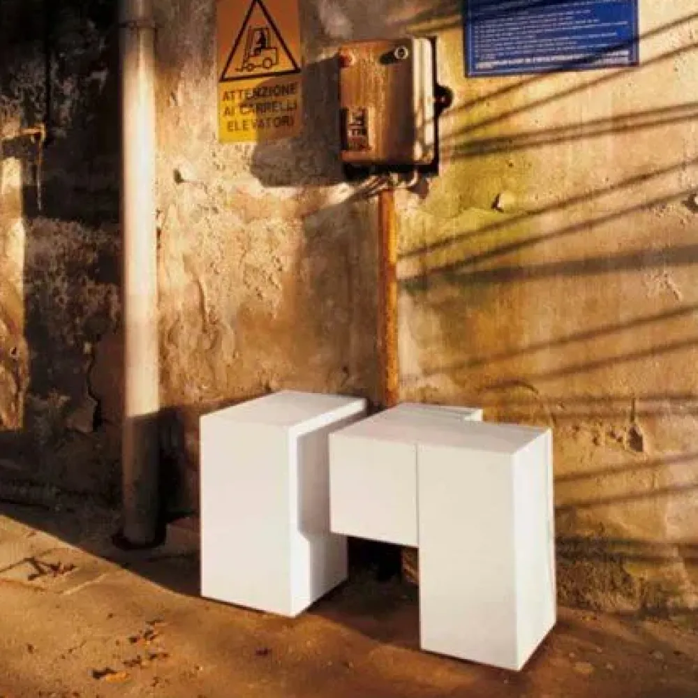 Clearance Comodino modello Formosa appoggiata a marchio a prezzi convenienti Comodini