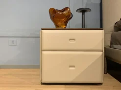 Comodino modello Moondance di^Poltrona Frau Clearance