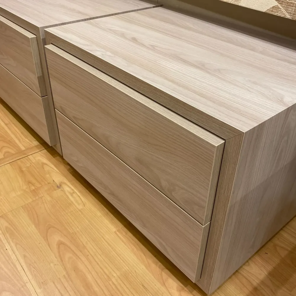 Giessegi Comodino modello Parigi a marchio con forte sconto- Comodini