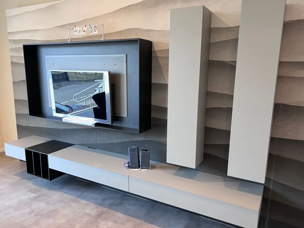 Caccaro Composizione per il living modello Wallover di a prezzo Outlet- Soggiorni Completi