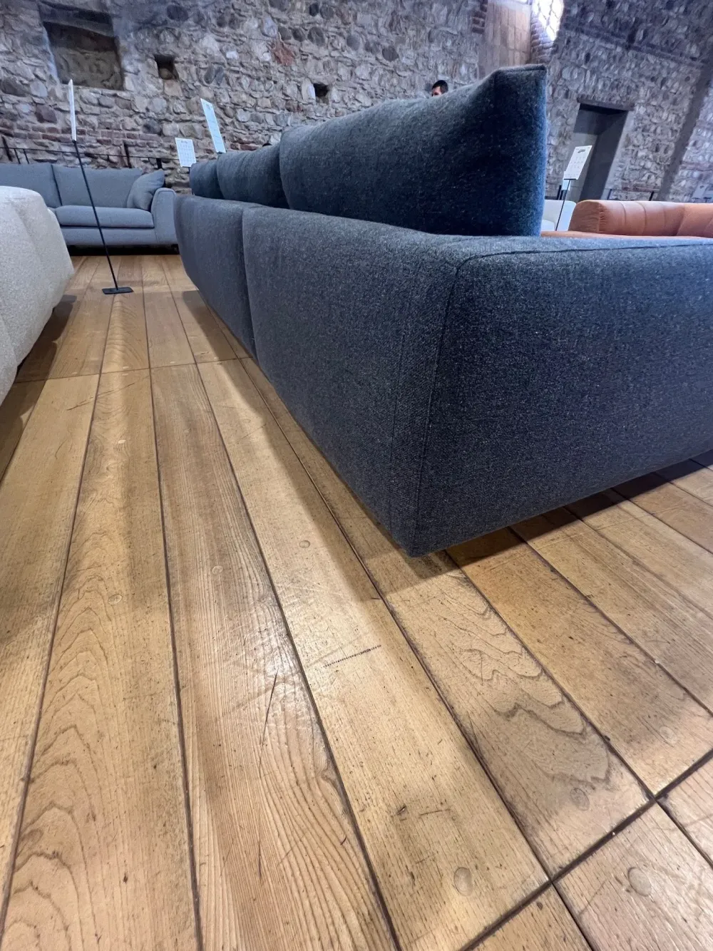 Felis Con penisola Conrad di a prezzo ribassato- Divani