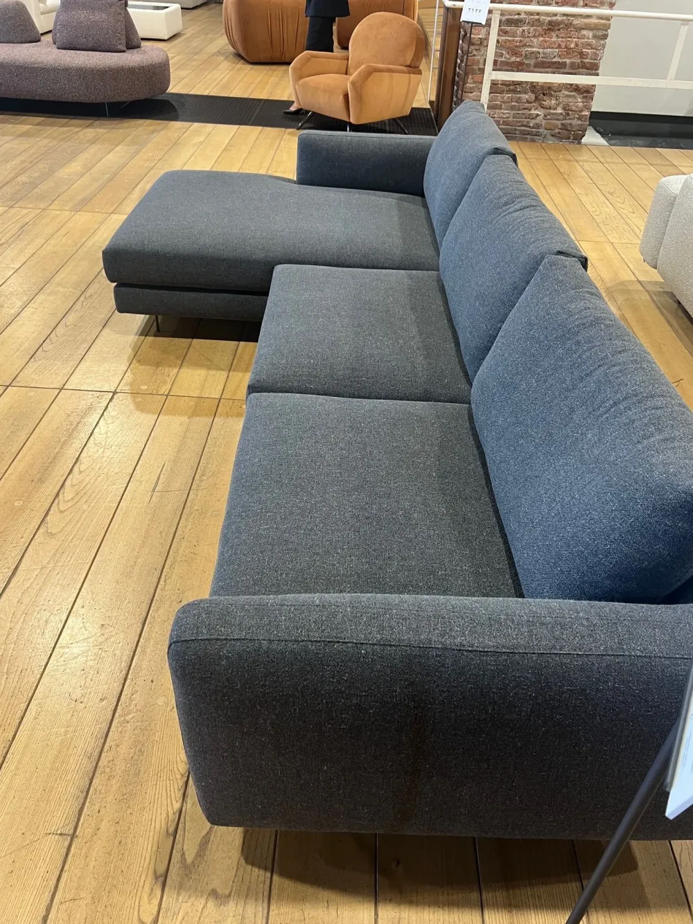 Felis Con penisola Conrad di a prezzo ribassato- Divani