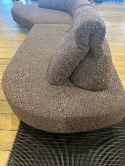 Felis Con penisola modello Gravity di a prezzi convenienti- Divani