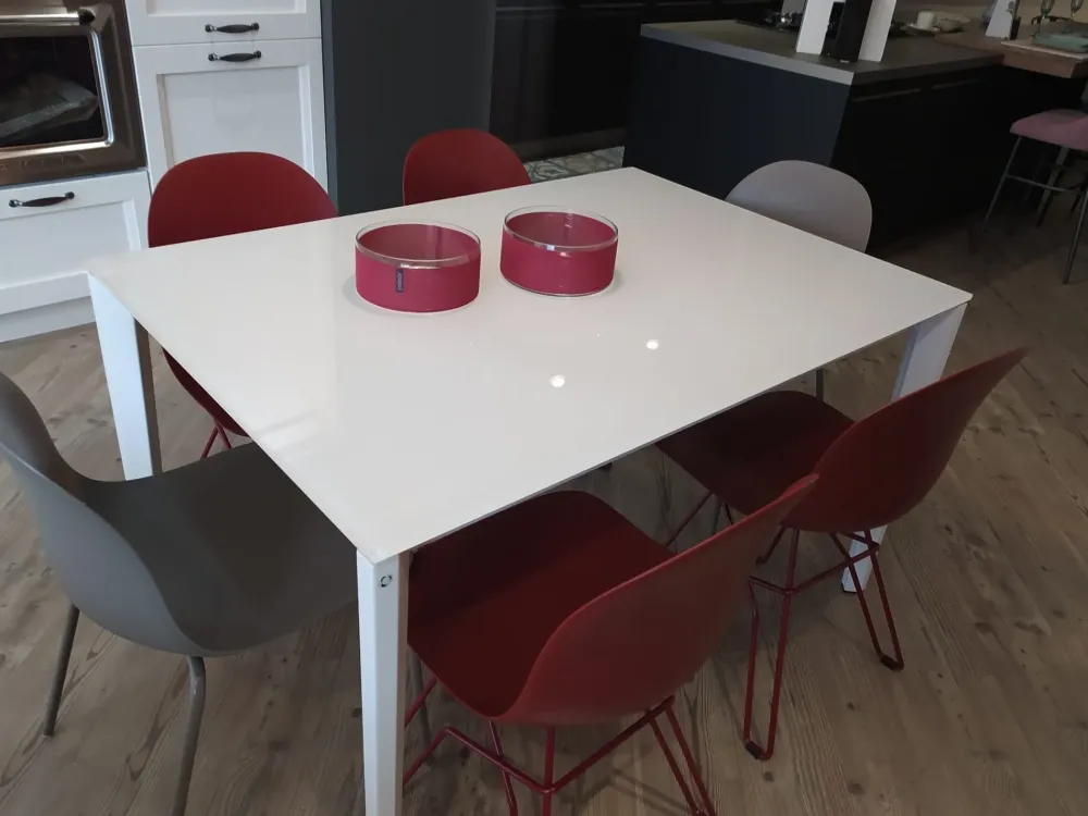 Connubia : Tavolo Pentagon in offerta outlet. Design unico ed elegante.- Tavoli