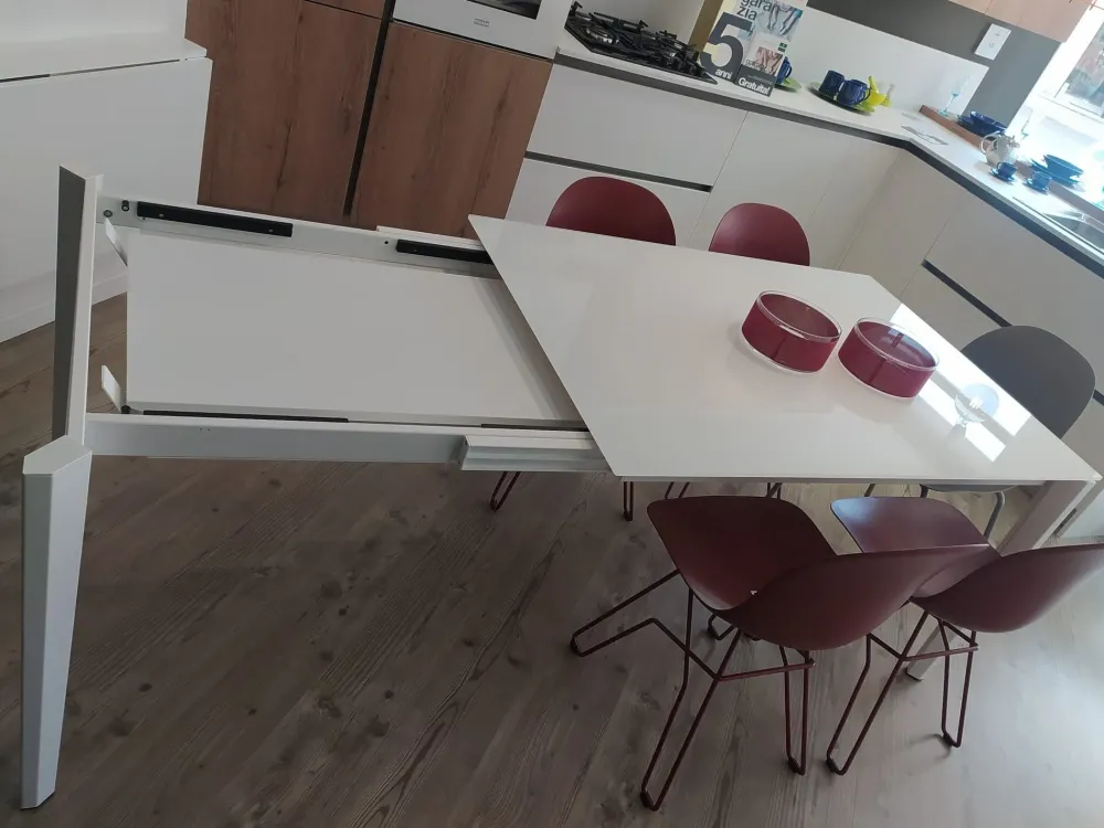 Connubia : Tavolo Pentagon in offerta outlet. Design unico ed elegante.- Tavoli