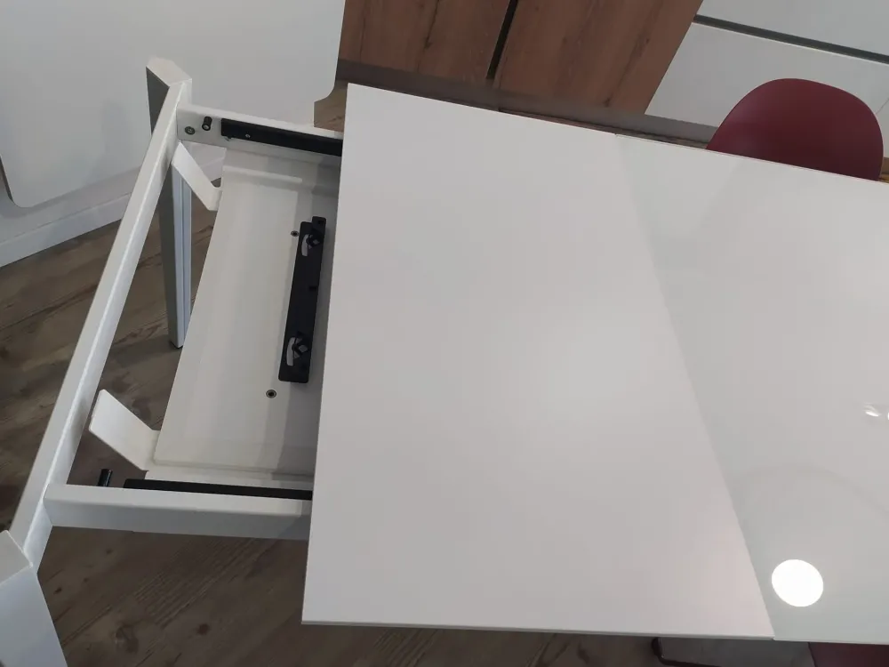 Connubia : Tavolo Pentagon in offerta outlet. Design unico ed elegante.- Tavoli