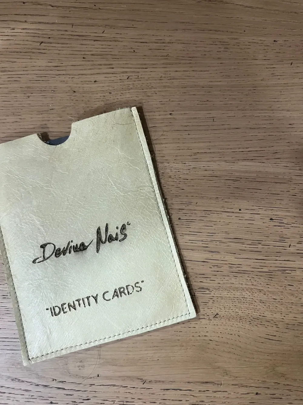 Devina Nais Consolle Consolle free in stile design in Offerta Outlet- Consolle