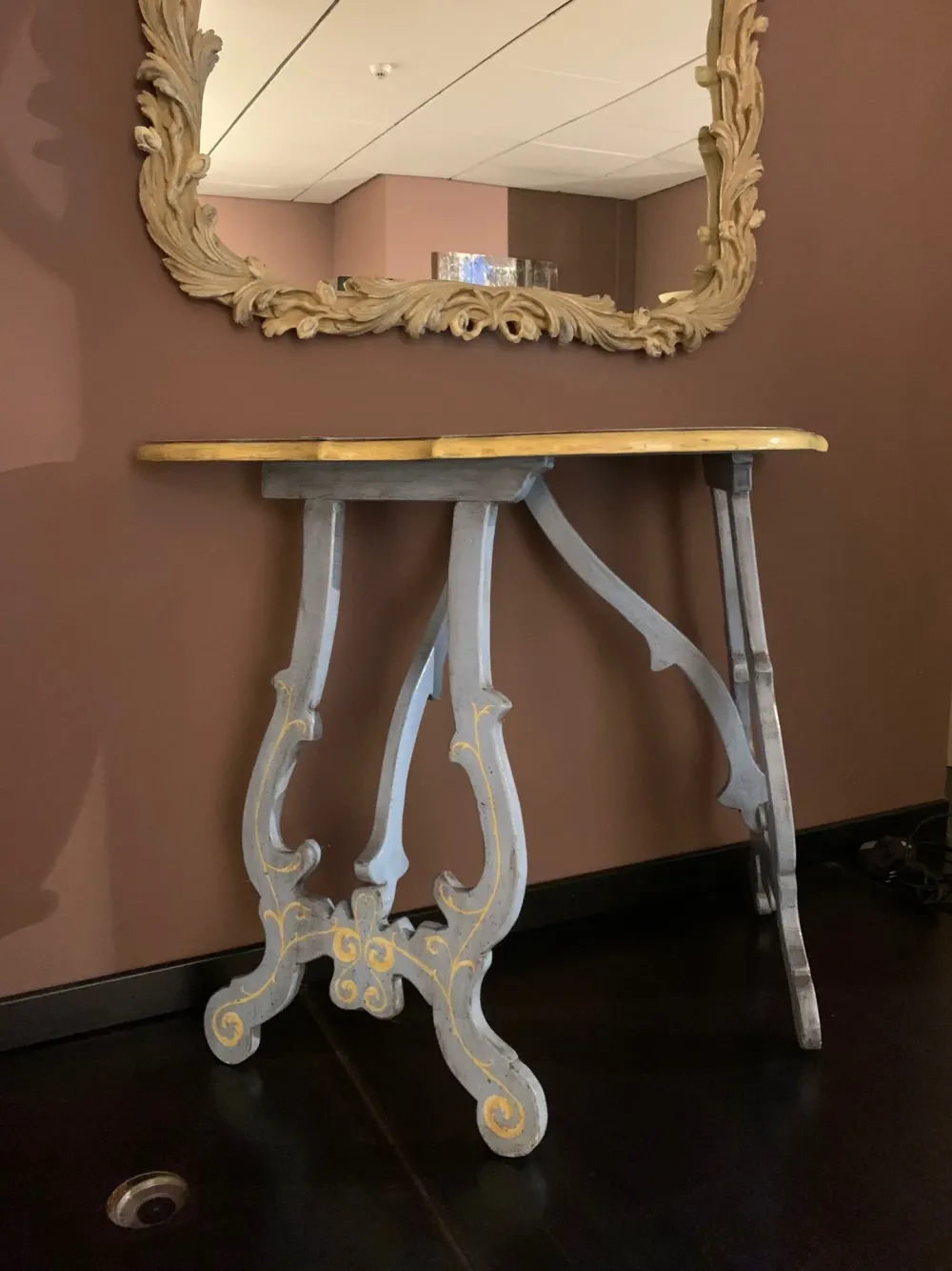 Artigianale Consolle modello Consolle azzurra scontata del 45%- Consolle