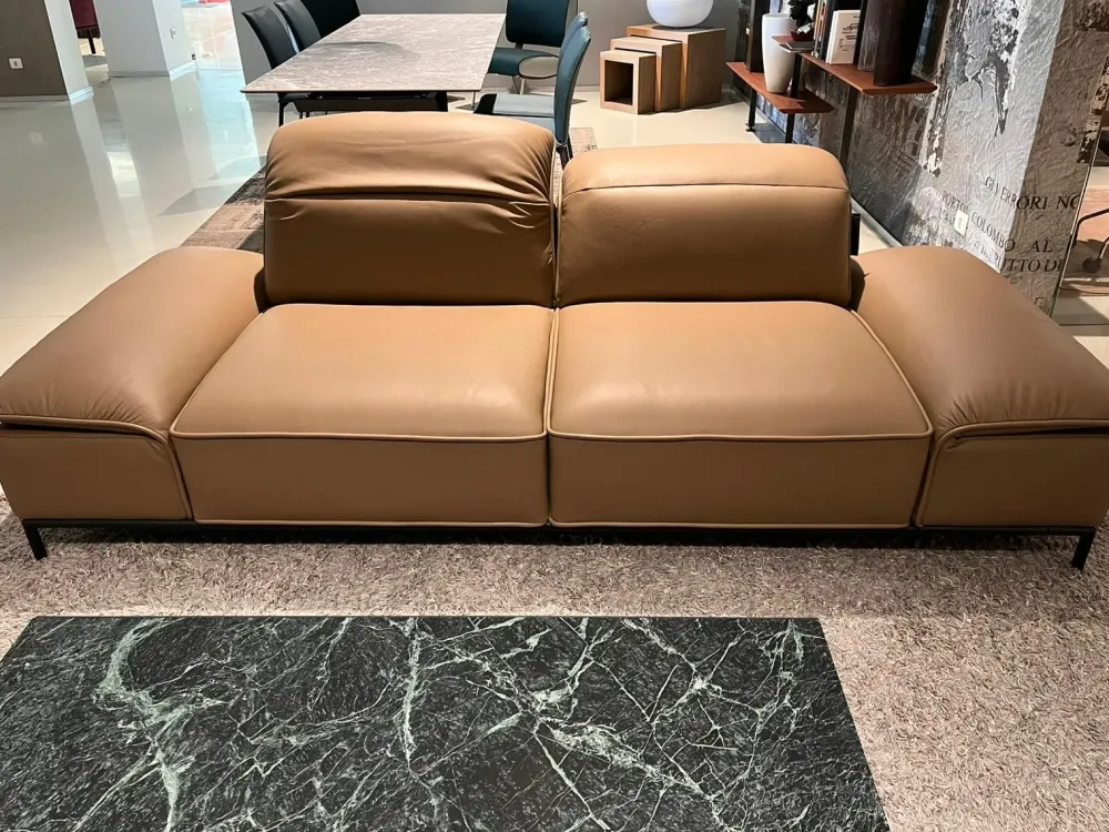 Outlet Contatta il venditore per scoprire il prezzo del Divano Adam : compila il modulo di richiesta informazioni Divani