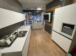 Arredo3 Cucina a PREZZI OUTLET in laminato opaco -32%- Cucine Lineari|Cucine Moderne