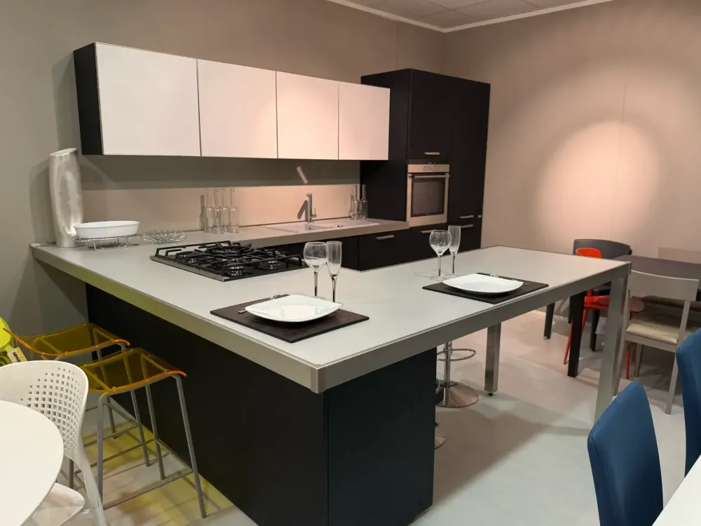 Cucina a prezzo ribassato ad angolo moderna Cucina osaka maistri^Maistri Cucine