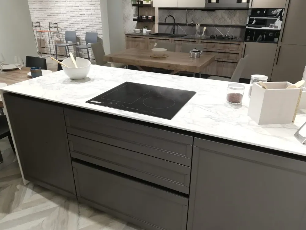 Lube Cucine Cucina a prezzo ribassato con isola moderna Flavour neck- Cucine Ad Isola|Cucine Moderne