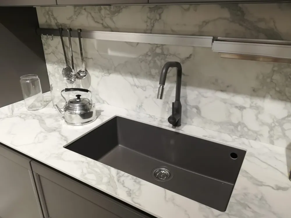 Lube Cucine Cucina a prezzo ribassato con isola moderna Flavour neck- Cucine Ad Isola|Cucine Moderne