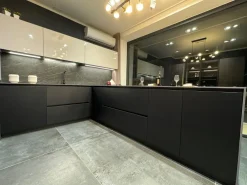 Cucina a prezzo scontato con penisola design Menta^Miton Discount