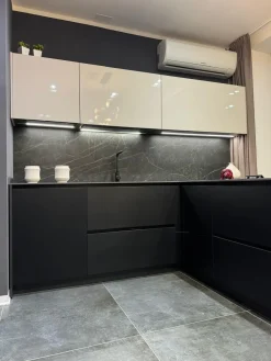 Cucina a prezzo scontato con penisola design Menta^Miton Discount