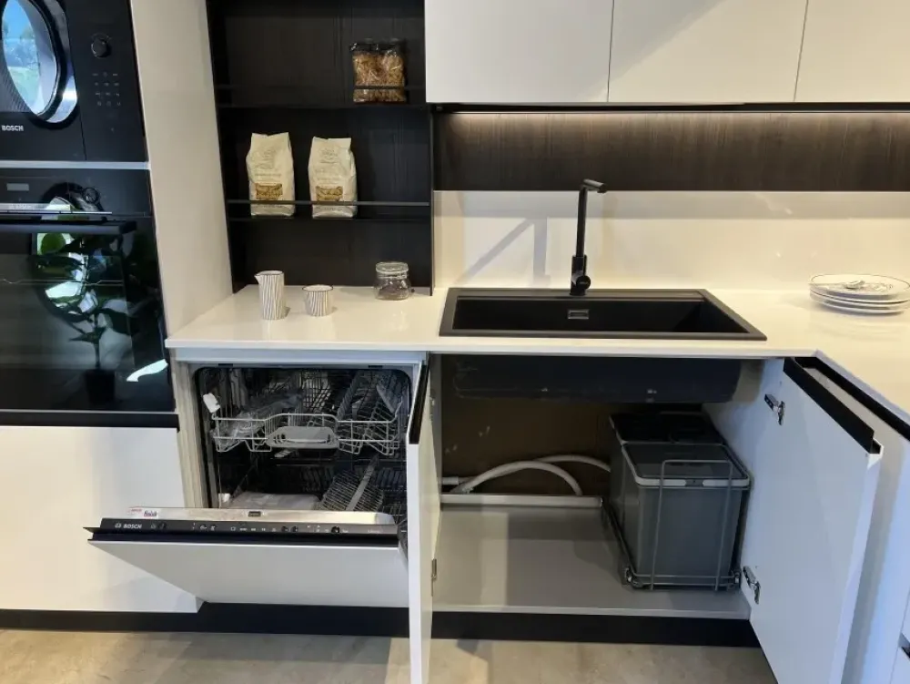 Cucina ad angolo in laccata opaco bianca Infinty a prezzo ribassato^Stosa Hot