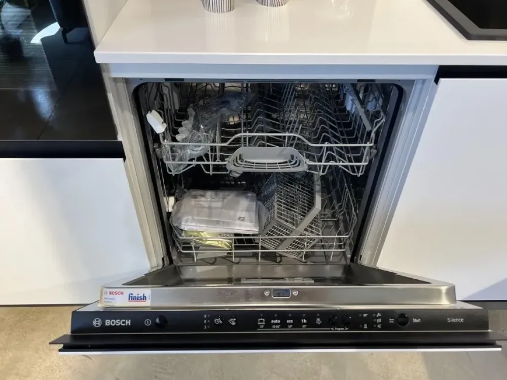 Cucina ad angolo in laccata opaco bianca Infinty a prezzo ribassato^Stosa Hot