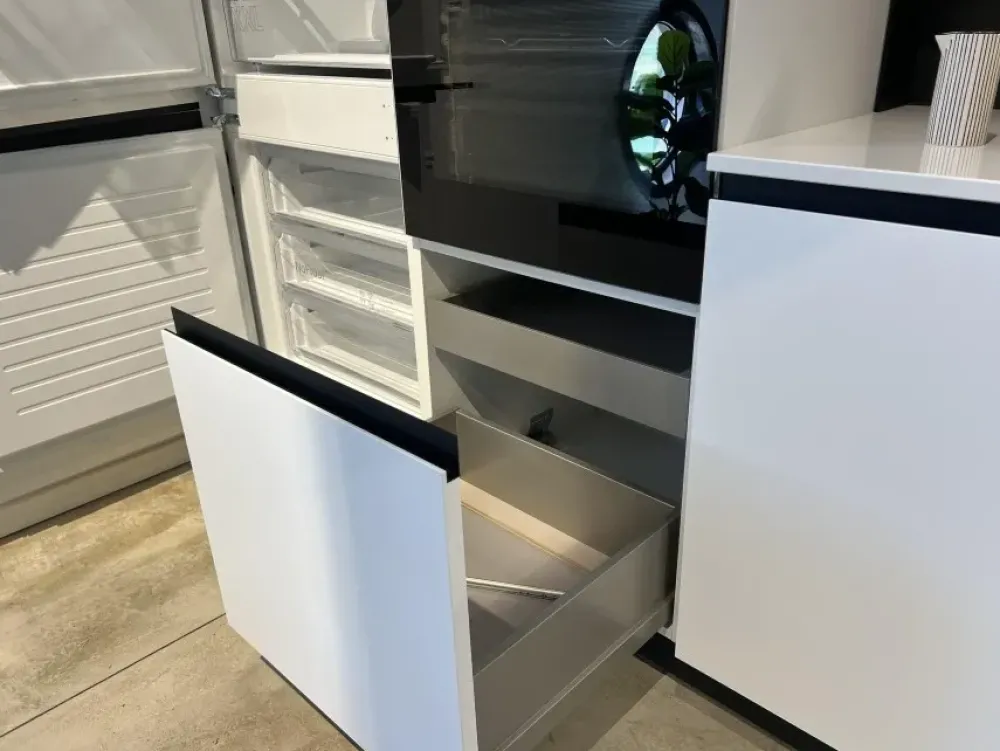 Cucina ad angolo in laccata opaco bianca Infinty a prezzo ribassato^Stosa Hot