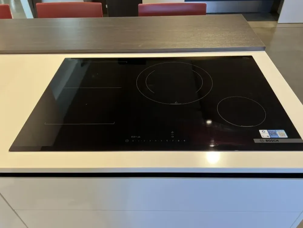 Cucina ad angolo in laccata opaco bianca Infinty a prezzo ribassato^Stosa Hot