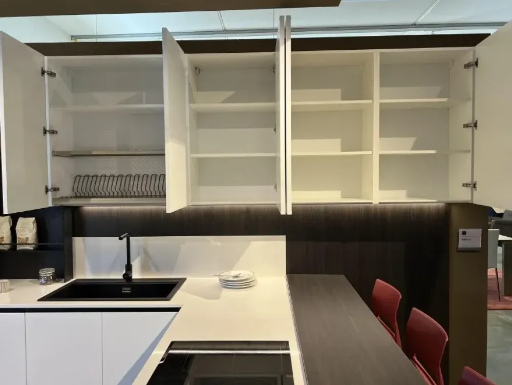 Cucina ad angolo in laccata opaco bianca Infinty a prezzo ribassato^Stosa Hot