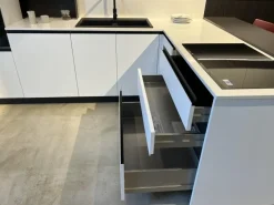 Cucina ad angolo in laccata opaco bianca Infinty a prezzo ribassato^Stosa Hot