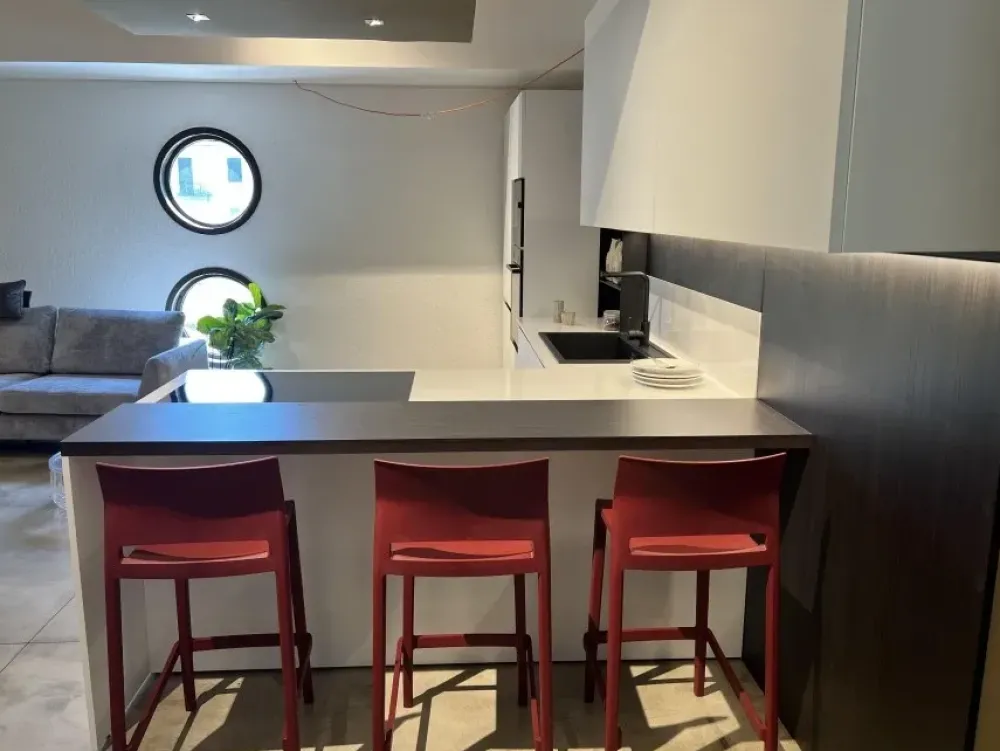 Cucina ad angolo in laccata opaco bianca Infinty a prezzo ribassato^Stosa Hot