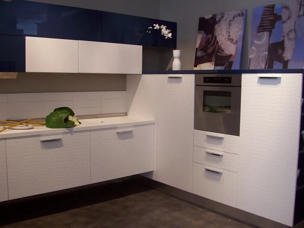 Sale Cucina ad angolo in laccato lucido bianca Plan materic a prezzo ribassato Cucine Ad Angolo|Cucine Moderne