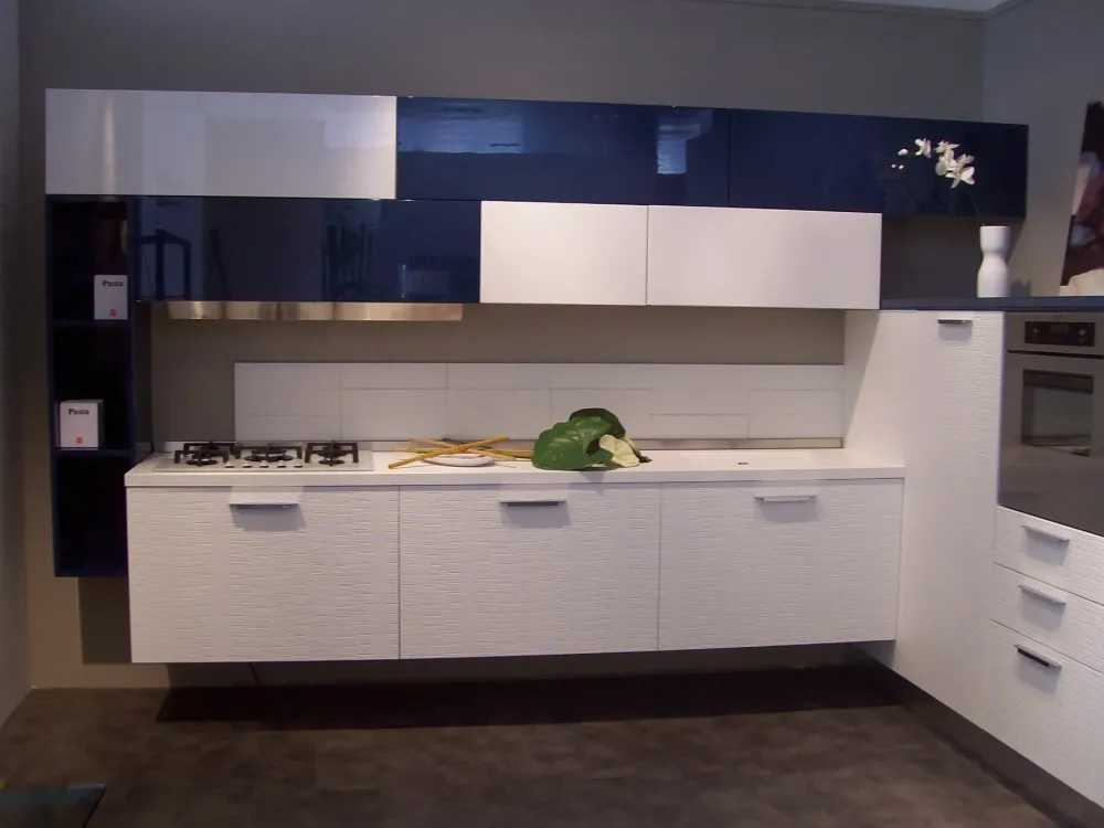 Sale Cucina ad angolo in laccato lucido bianca Plan materic a prezzo ribassato Cucine Ad Angolo|Cucine Moderne