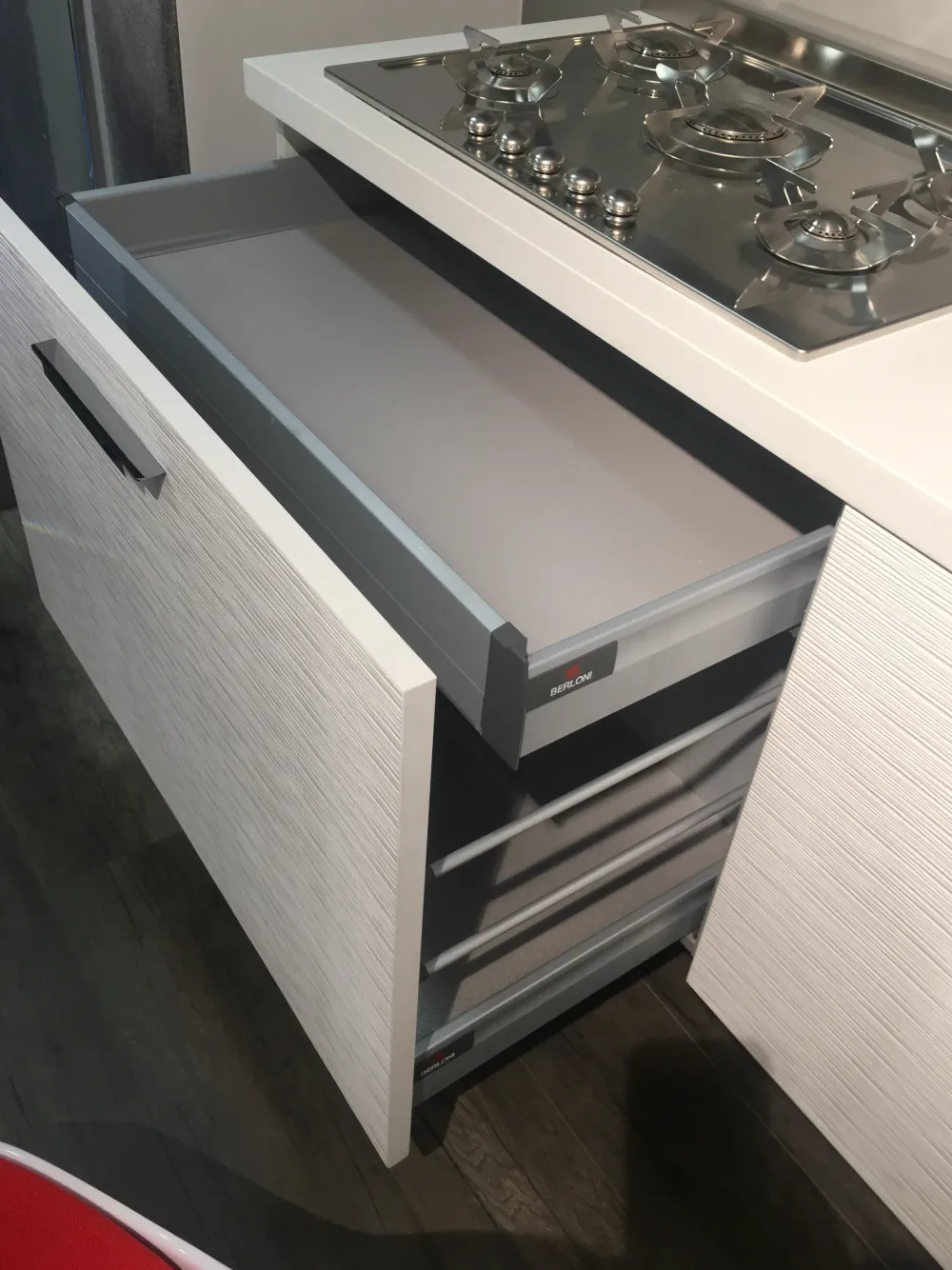 Sale Cucina ad angolo in laccato lucido bianca Plan materic a prezzo ribassato Cucine Ad Angolo|Cucine Moderne