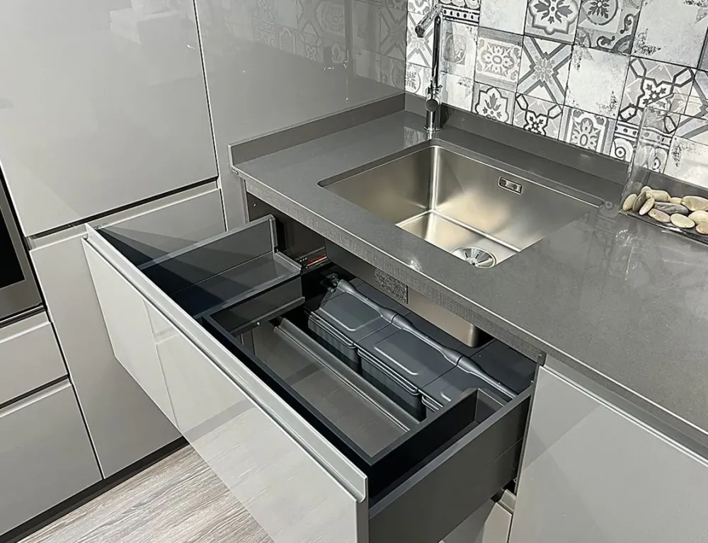 Cucina ad angolo in laccato lucido a prezzo ribassato 30%^Scavolini New