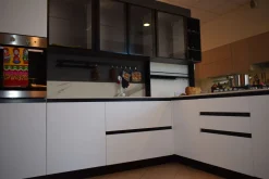 Sale Cucina ad angolo in laminato lucido a prezzo ribassato 50% Cucine Ad Angolo|Cucine Moderne