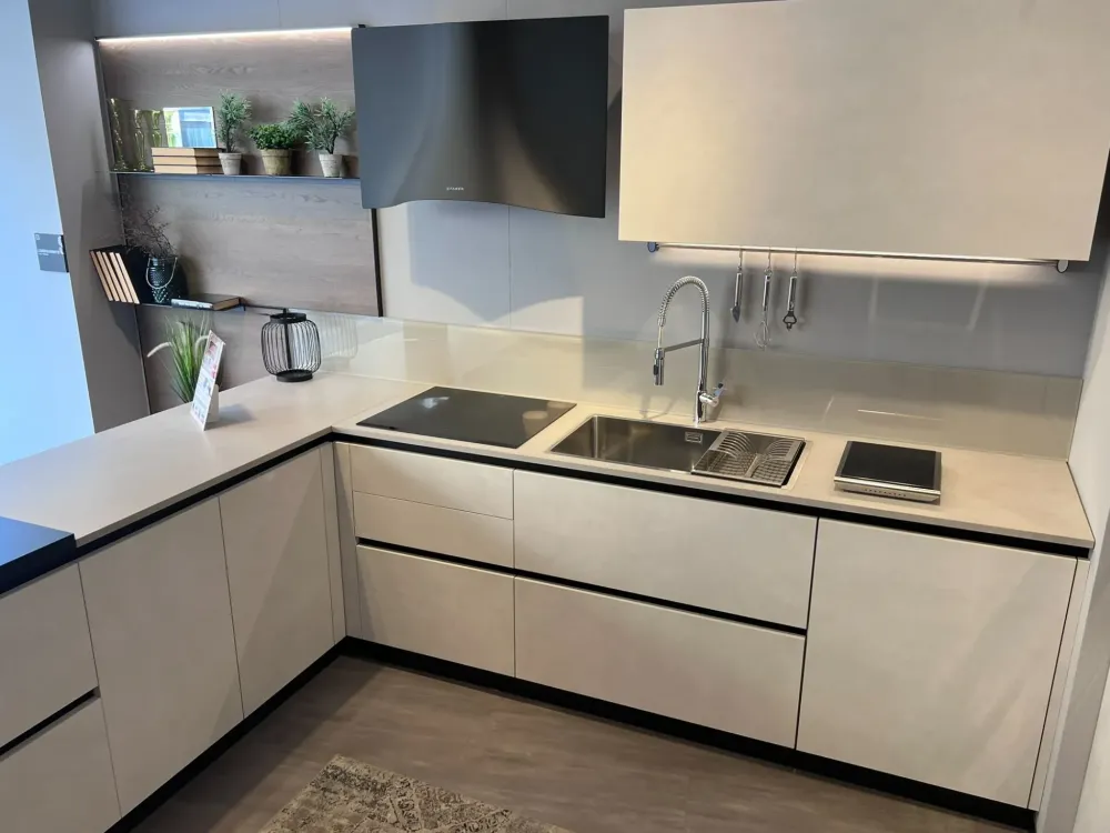 Scavolini Cucina ad angolo in laminato materico altri colori Liberamente a prezzo ribassato- Cucine Ad Angolo|Cucine Moderne
