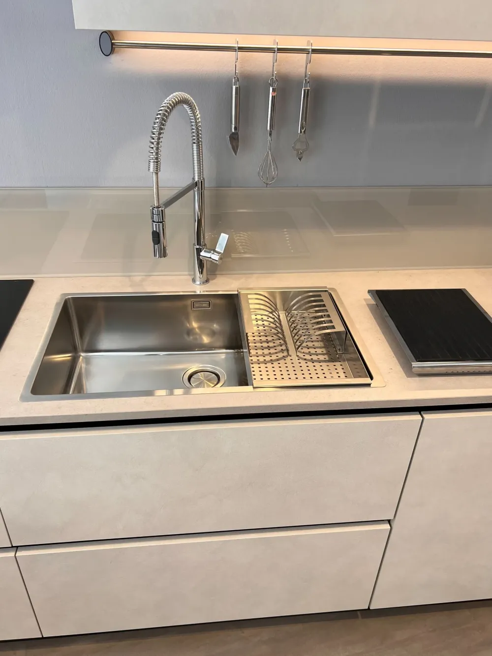 Scavolini Cucina ad angolo in laminato materico altri colori Liberamente a prezzo ribassato- Cucine Ad Angolo|Cucine Moderne