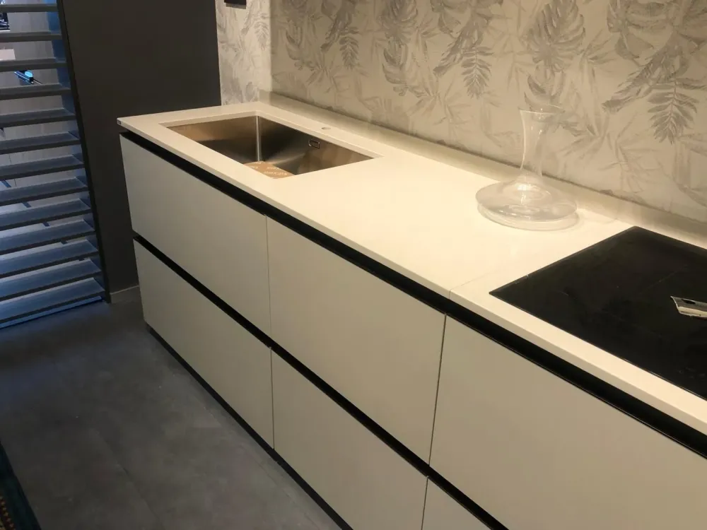 Cucina ad angolo in laminato materico a prezzo ribassato 34%^Scavolini Clearance