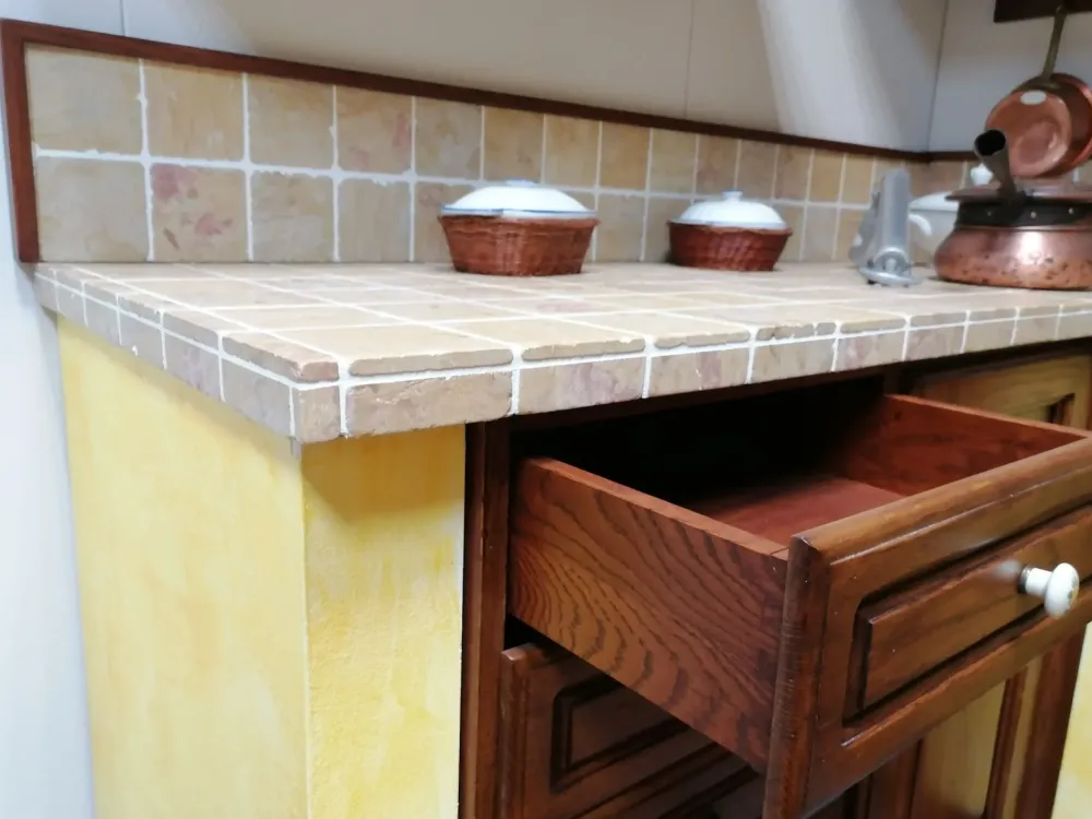 Cucina ad angolo in legno rovere moro Prezzemolo a prezzo ribassato^Oldline