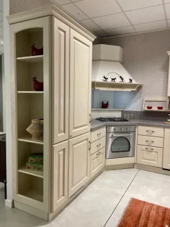 Cucina ad angolo in legno magnolia Madeleine a prezzo ribassato^Scavolini Discount